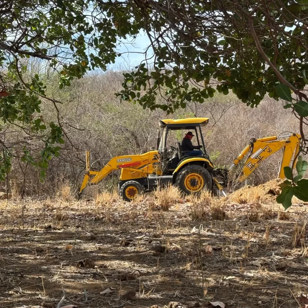 Prefeitura de Mãe D’Água inicia construção de barragem subterrânea no sítio Serra Velha