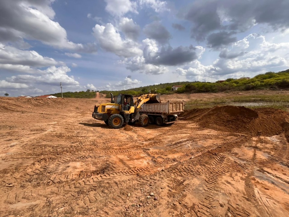 Prefeitura de Barra de Santa Rosa avança na limpeza de barragens comunitárias