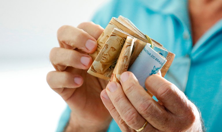 PIS/Pasep 2026 começa a ser pago este mês; veja quem tem direito ao abono salarial