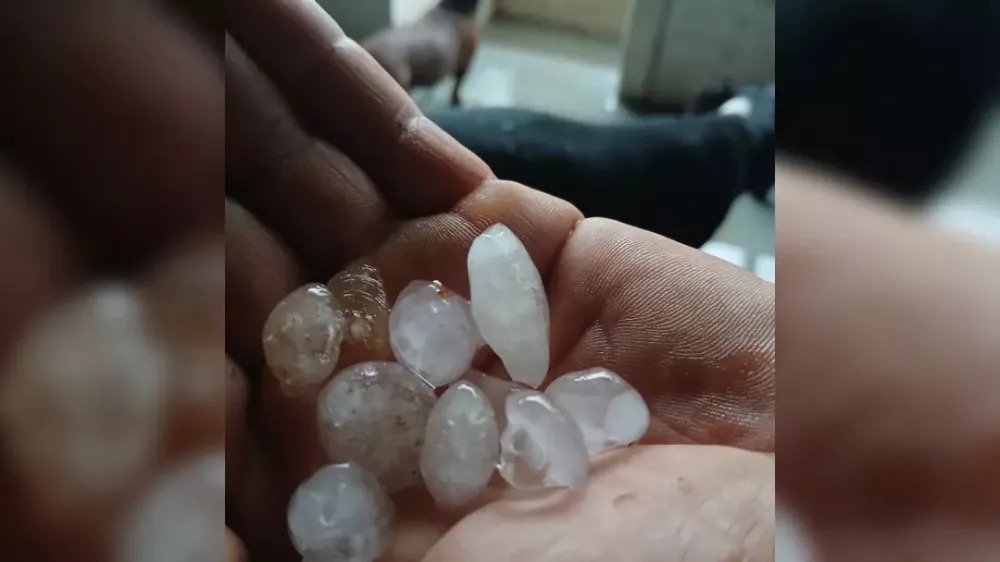 Chuva de granizo surpreende moradores do distrito de Bananeiras, em Areia de Baraúnas