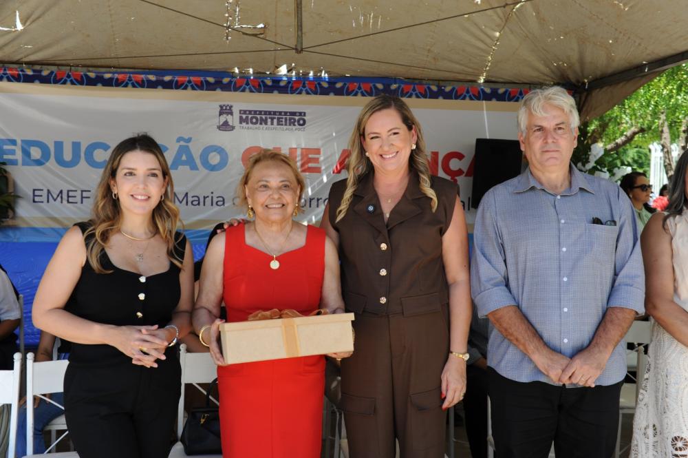 Monteiro inaugura novos equipamentos educacionais e reúne gerações de lideranças