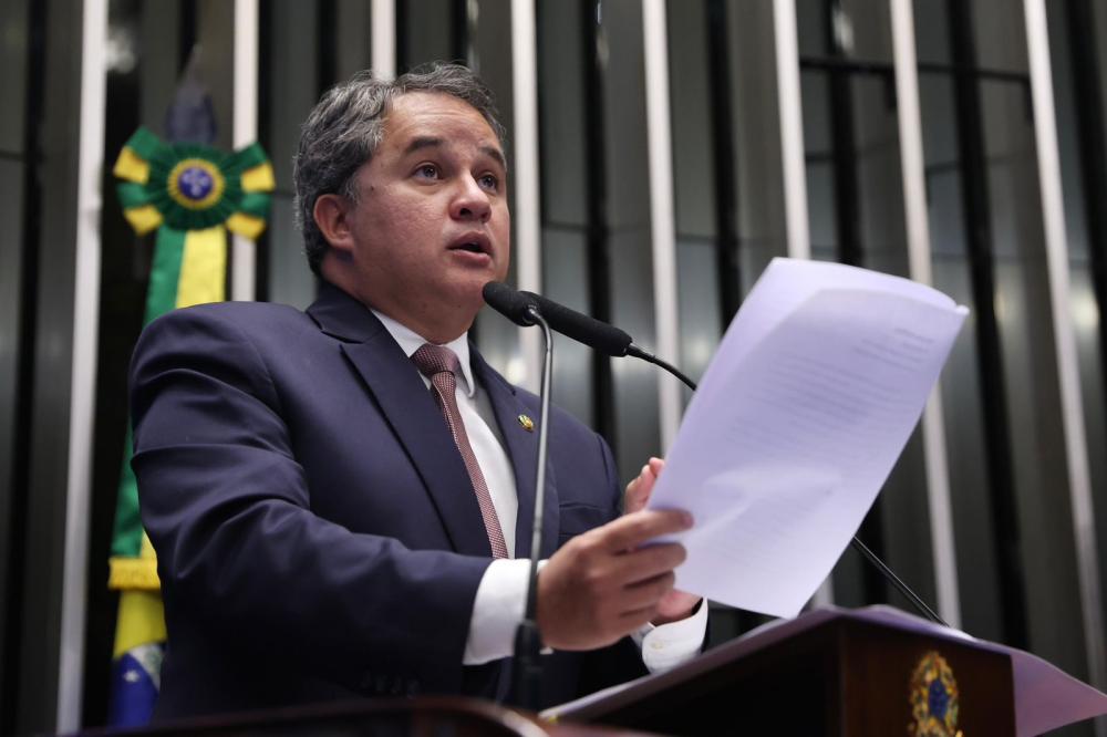Senado aprova relatório de Efraim Filho que endurece penas para crimes como roubo de celular e fraudes bancárias